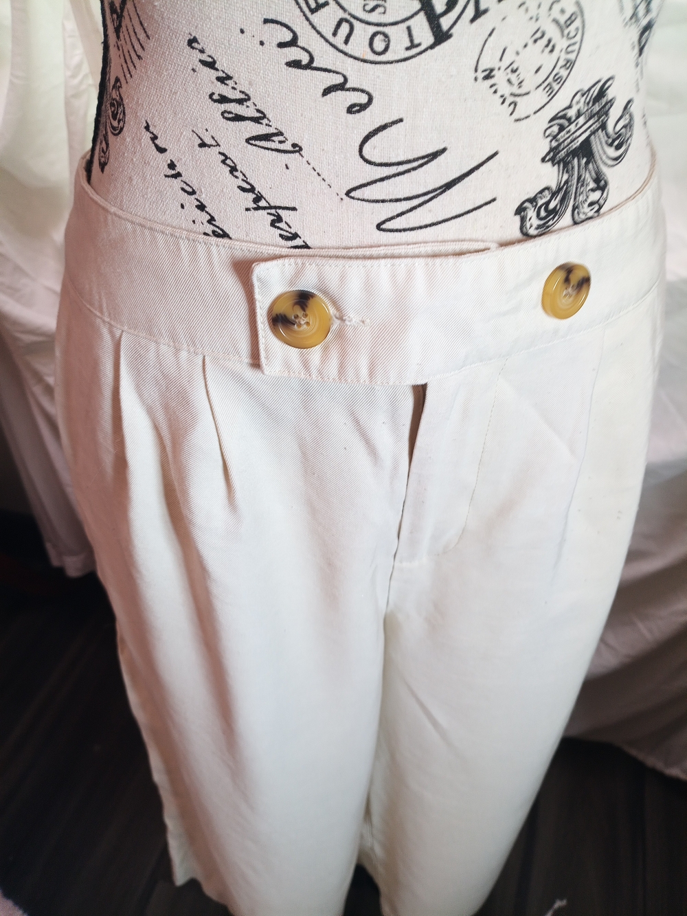 Who What Wear Cream Wide-Leg Cropped Trousers with Button Waist - Picture 2 of 8